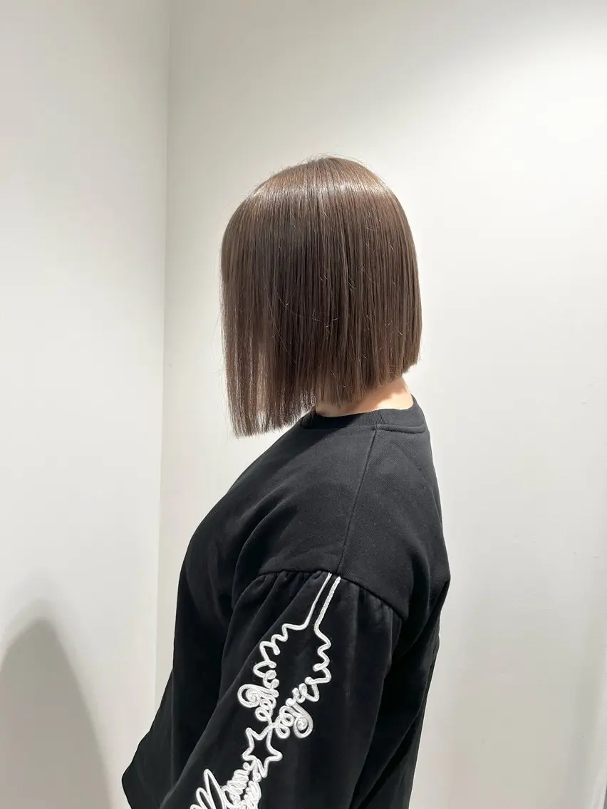 ショート カラー ブリーチ シルバー カット ヘアカラー トリートメント スキバサミを使わない カット🌼唯🌼のヘアスタイル