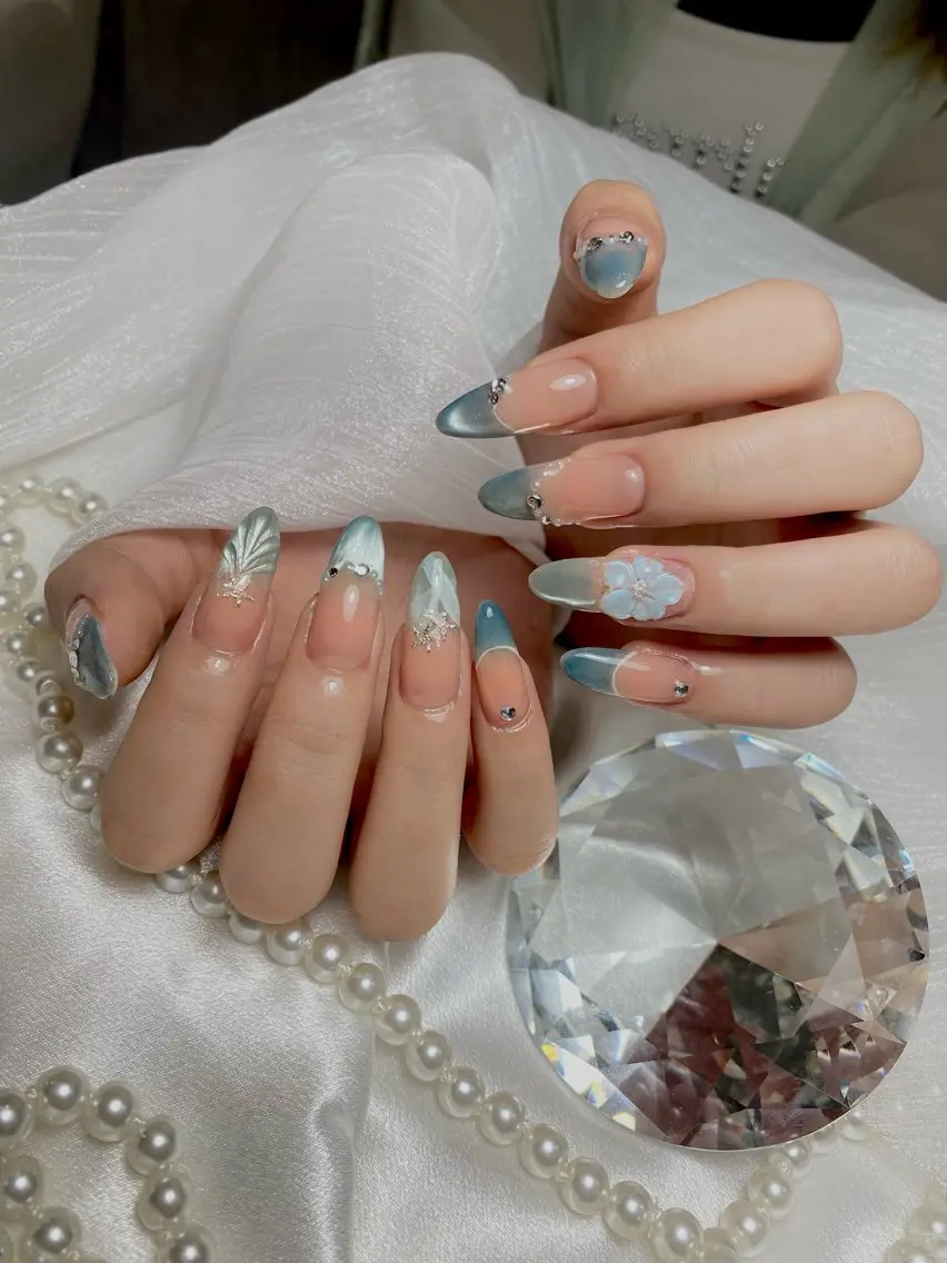 ネイル フラッシュネイル フレンチネイル グラデーション キラキラネイル 韓国ネイル ハンドネイル Hy nailsのネイルデザイン