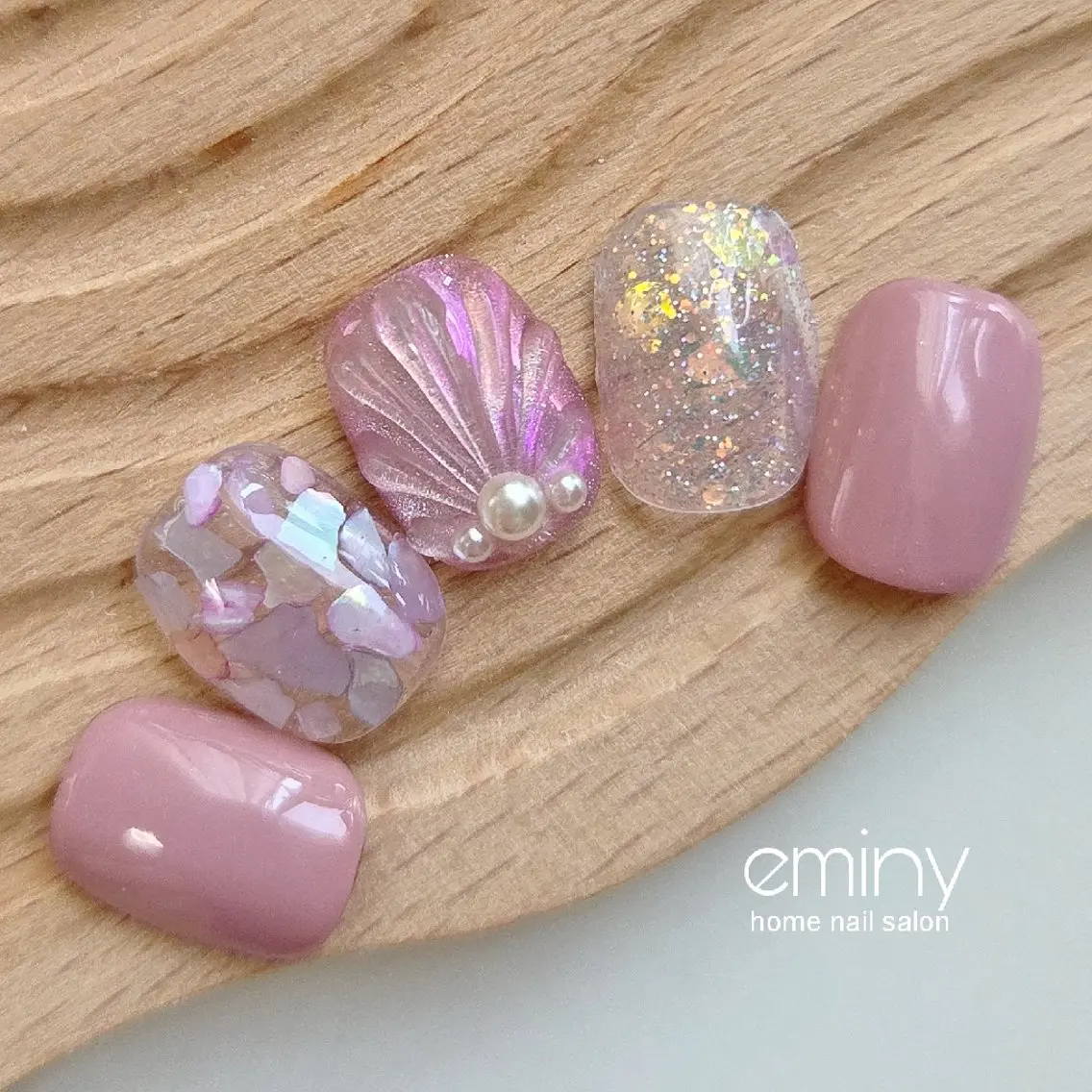ネイル ジェルネイル キラキラネイル マグネットネイル 夏ネイル ハンドネイル nail salon  eminyのネイルデザイン