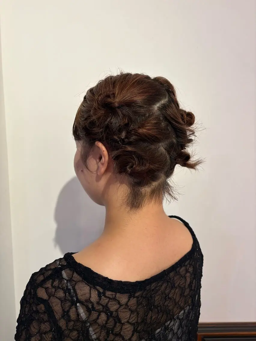 ミディアム ヘアアレンジ 関 明日花のヘアスタイル