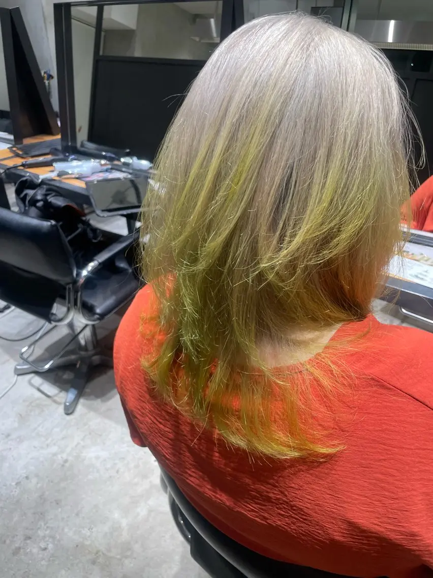 セミロング イエローカラー 冨岡 祐太郎✂️のヘアスタイル