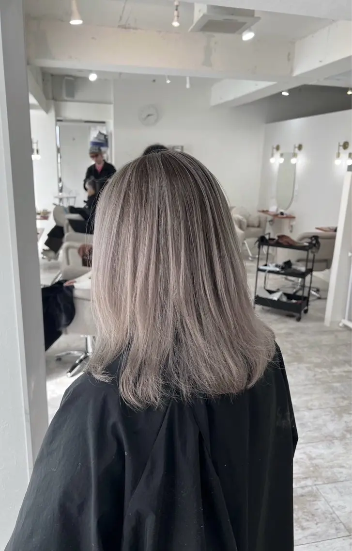 ミディアム カラー バレイヤージュ グレージュ レイヤーカット 指名数No.1 /NAOYAのヘアスタイル