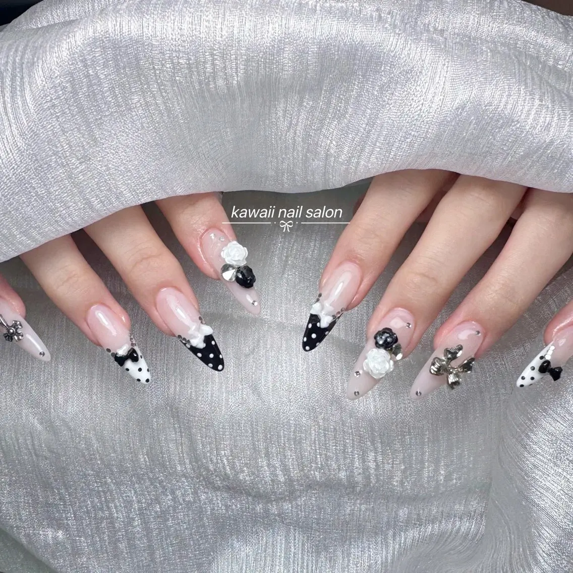 ネイル ドット フレンチネイル 韓国ネイル マグネットネイル オフィスネイル Kawaii Nail Salonのネイルデザイン