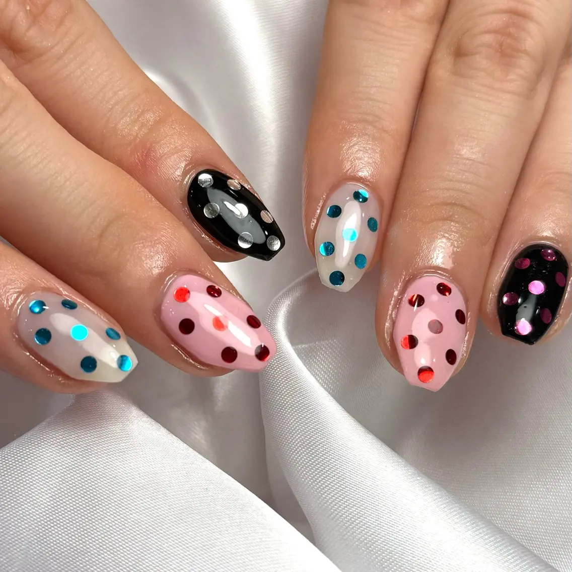ネイル ドット ホログラムネイル Ray nail natsu🎀のネイルデザイン
