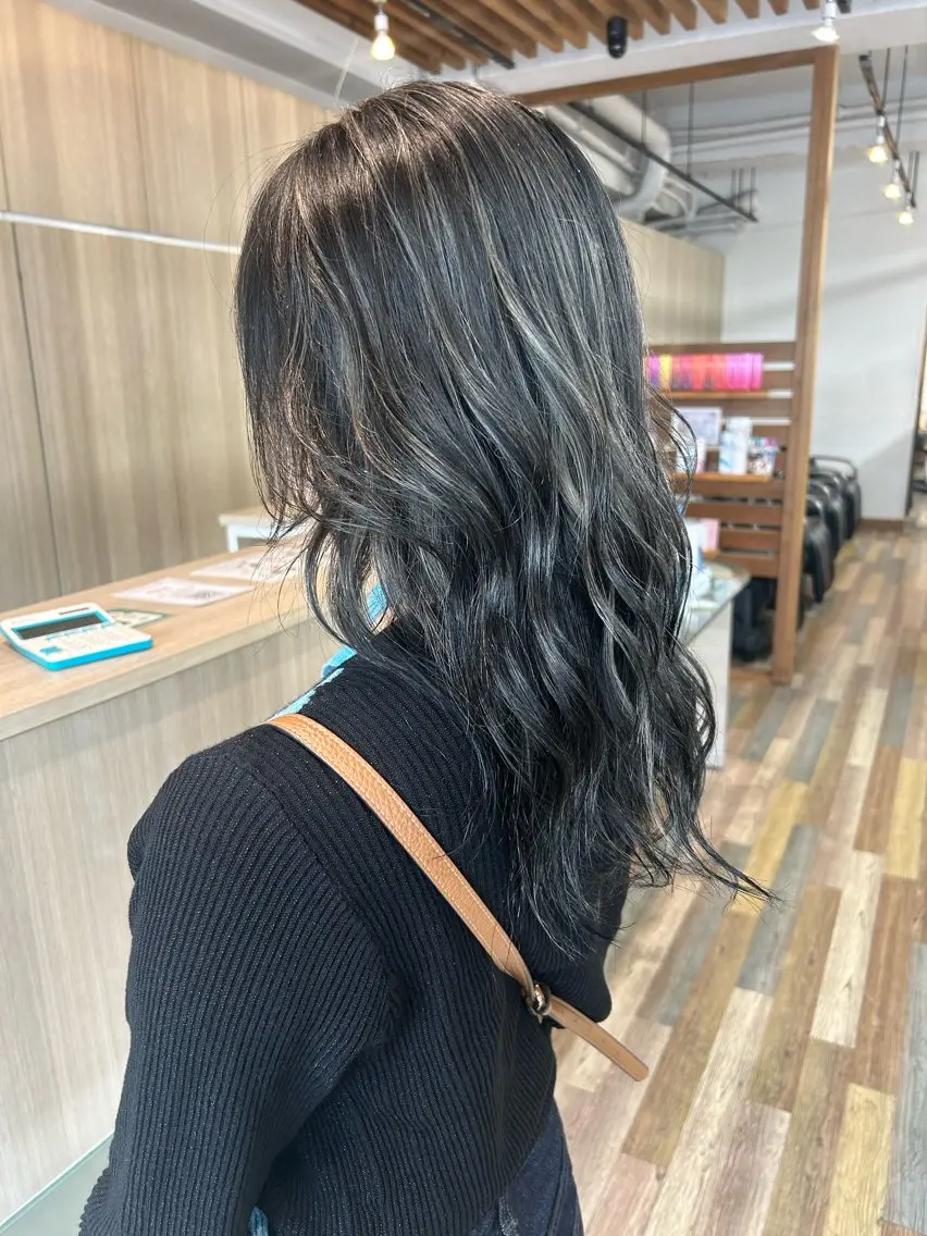 セミロング ハイライト ヘアカラー トリートメント 志賀 輝/ハイライト /縮毛矯正/髪質改善のヘアスタイル