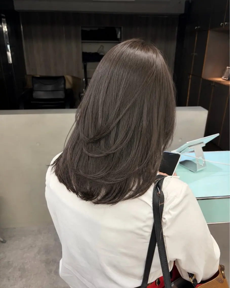 ミディアム レイヤーカット カット ヘアカラー トリートメント 艶カラー/レイヤー/ 似合せ/ Fureaのヘアスタイル