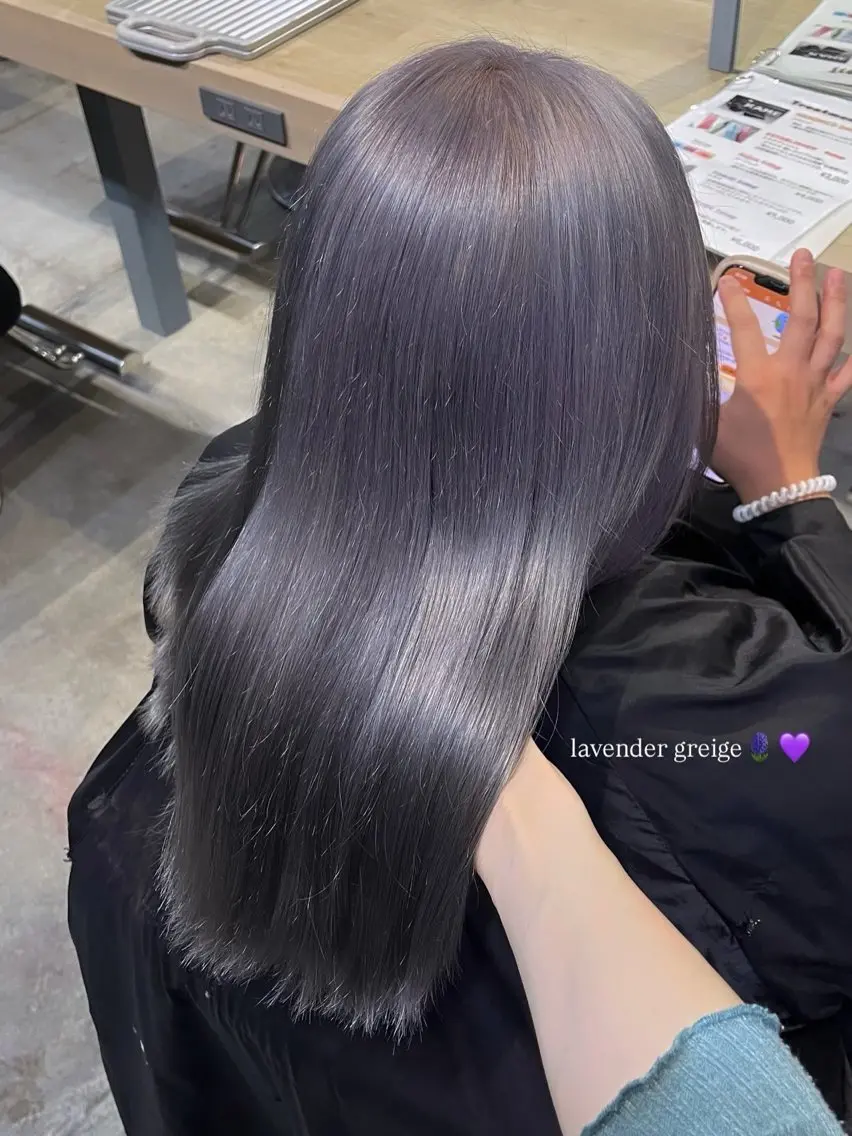 ロング カラー ラベンダーカラー ラベンダーグレー Lia 瑠莉花のヘアスタイル