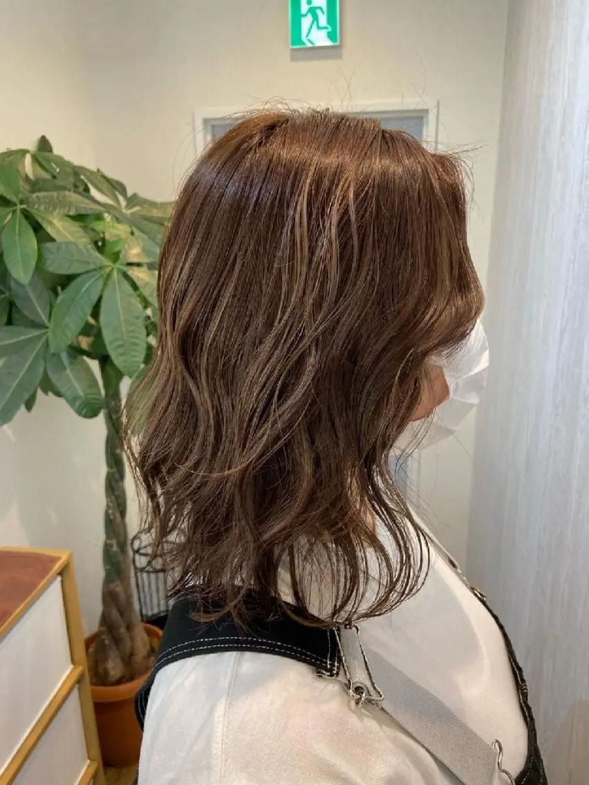 セミロング カット ヘアカラー トリートメント 横川 昇吾のヘアスタイル