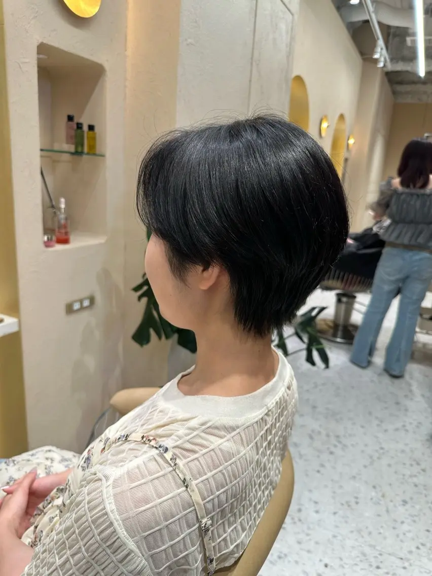 ショート カラー カット ヘアカラー トリートメント 酒井 里穂のヘアスタイル