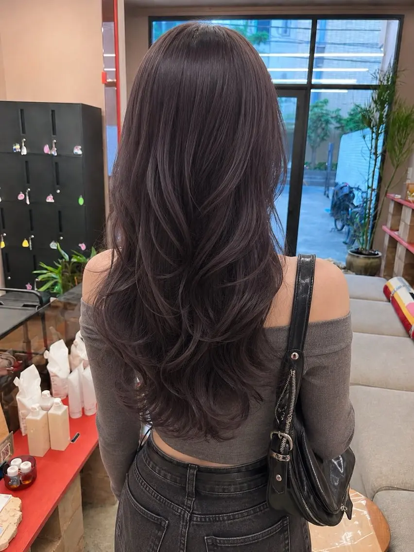 ロング カラー 透明感カラー グレージュ ラベンダーカラー ラベンダーグレージュ ラベンダーグレー カット ヘアカラー トリートメント Yuto /レイヤー、ウルフのヘアスタイル