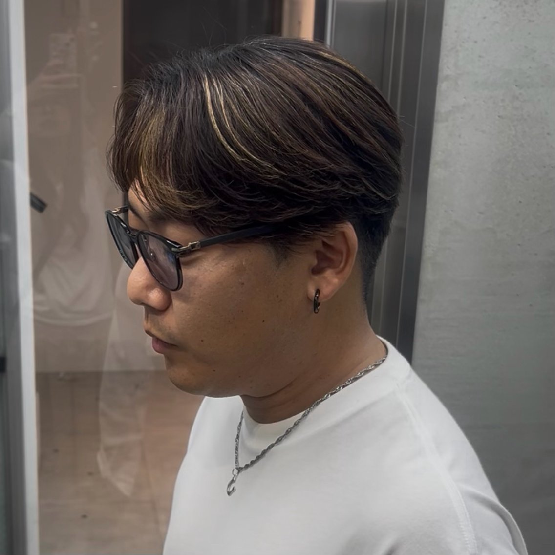メンズ センターパート カット 縮毛矯正 曲がる縮毛矯正 LIBER 岩名のヘアスタイル