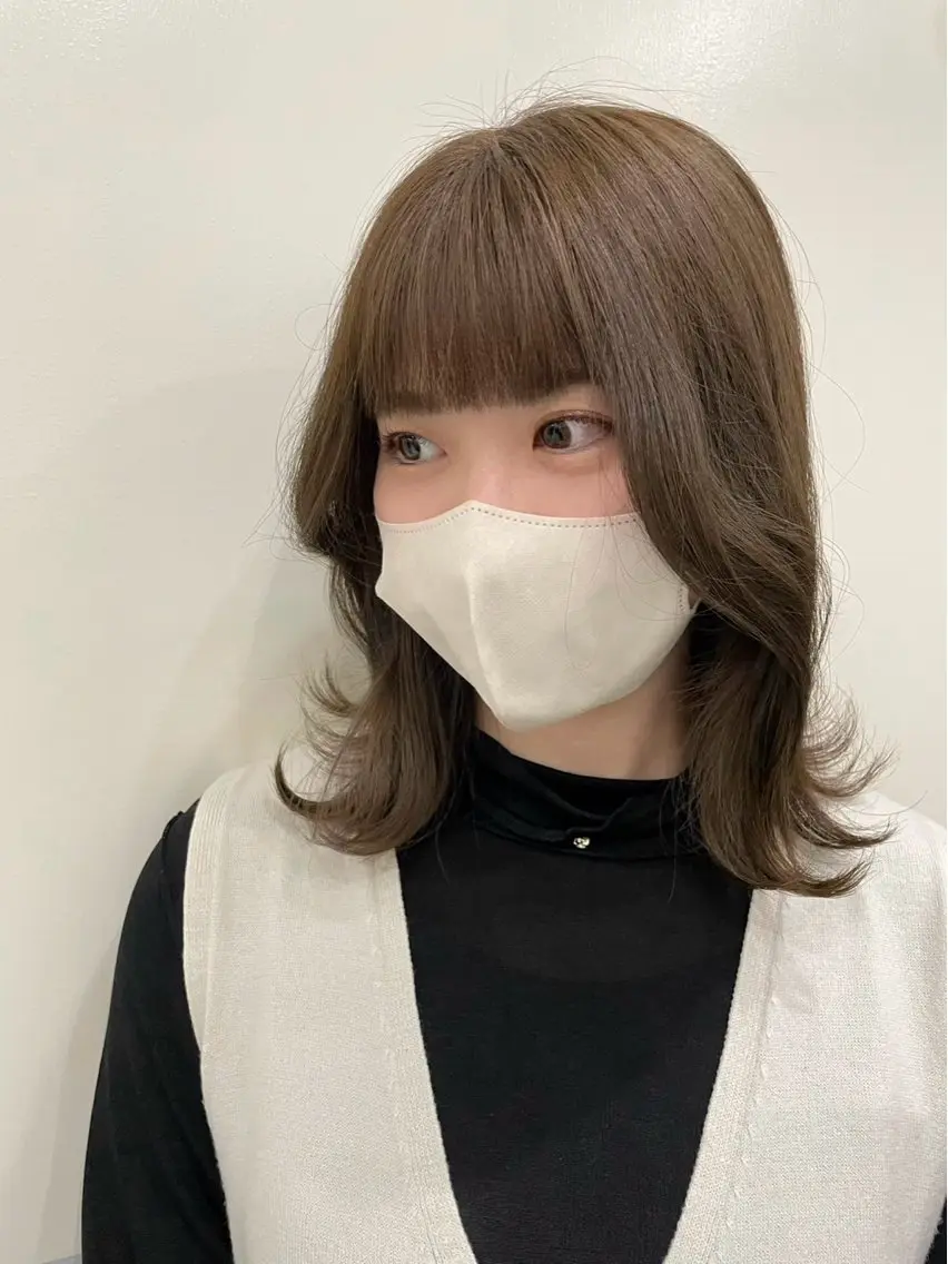 カラー グレージュ インナーカラー オリーブカラー 小久保 里紗のヘアスタイル