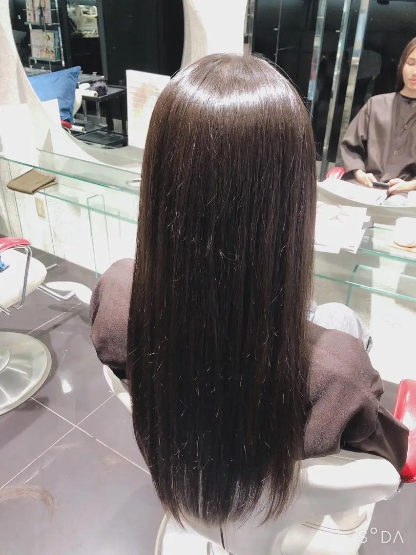 平日限定‼️🌈✨湿気対策に💚圧倒的ツヤ、収まり❤話題のプレミアム酸性ストレート🌈&カットの写真