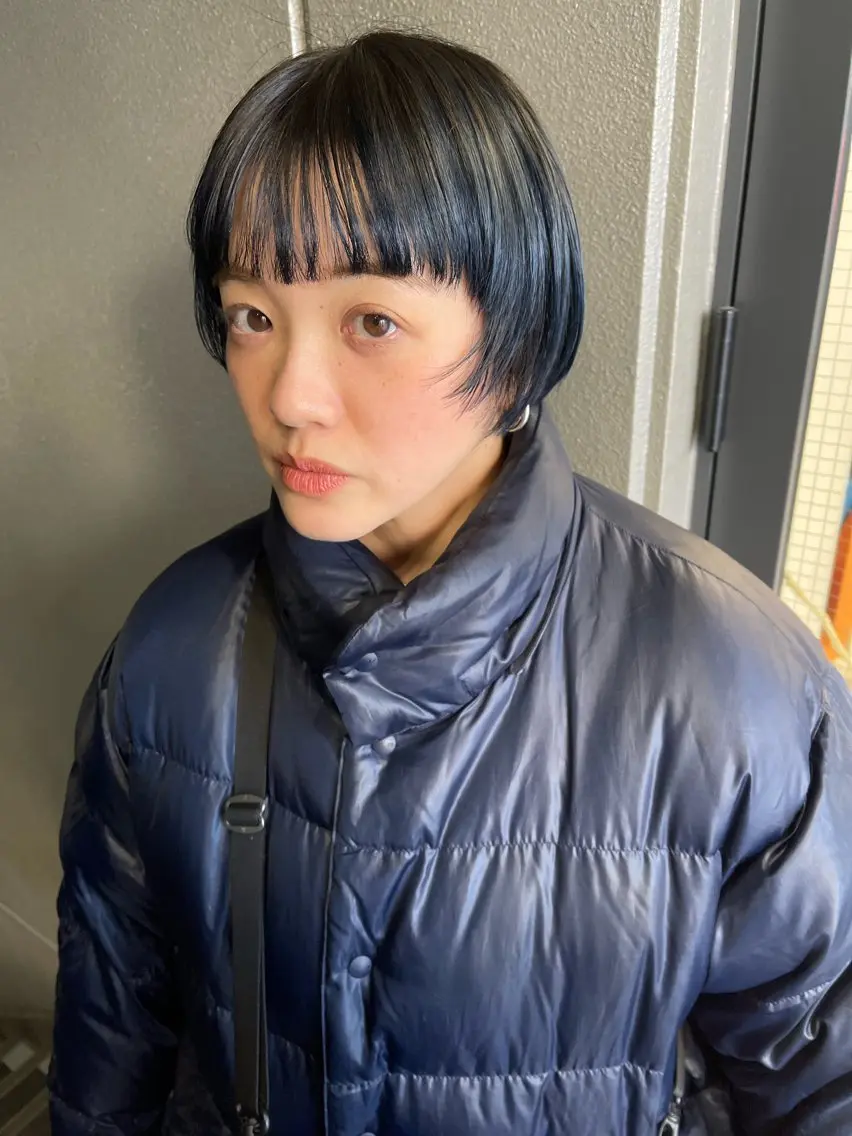 ショート カラー カット ヘアカラー トリートメント 💓パーマ，💗 レイヤーカットのヘアスタイル