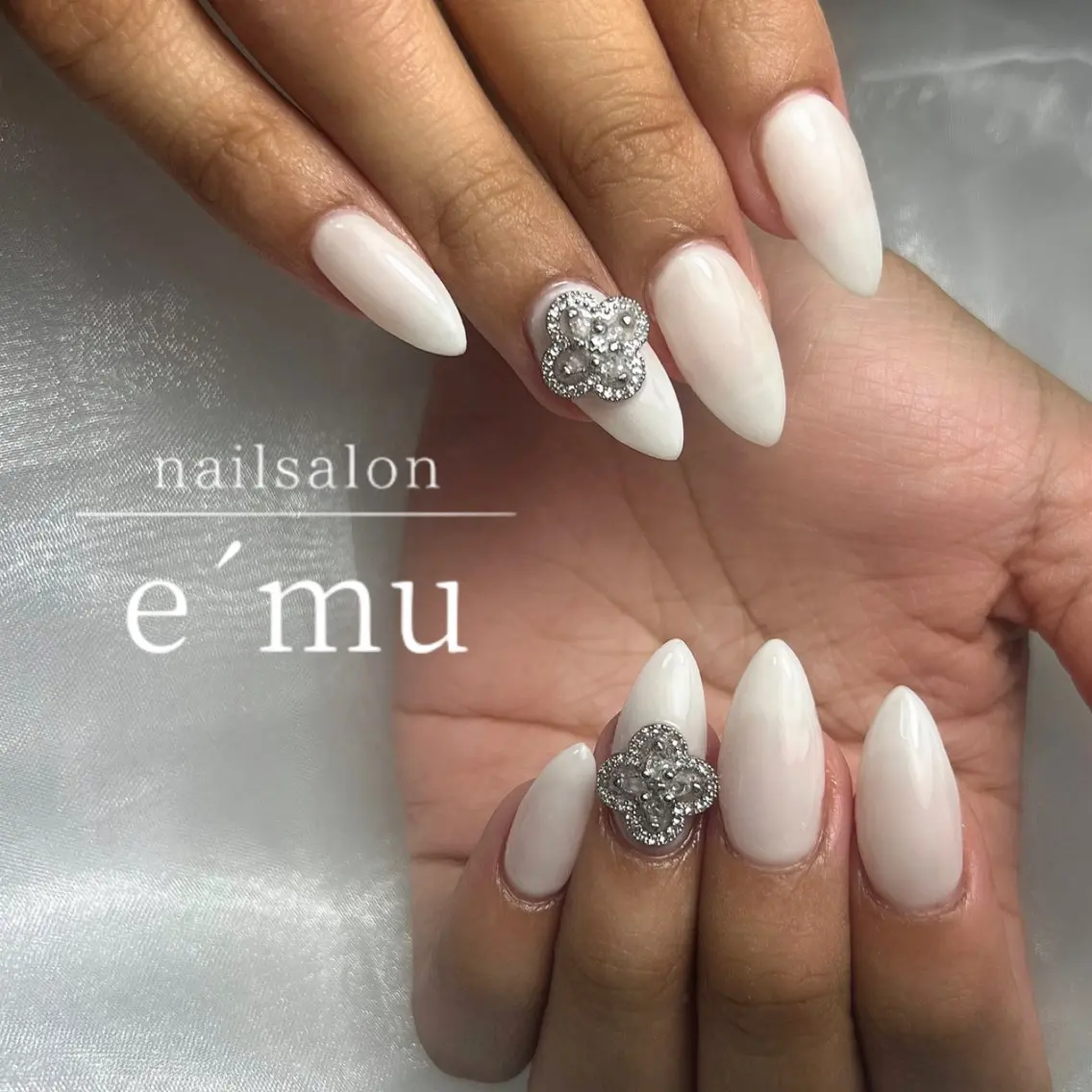 ネイル ホワイト ハンドネイル nailsalon e´muのネイルデザイン