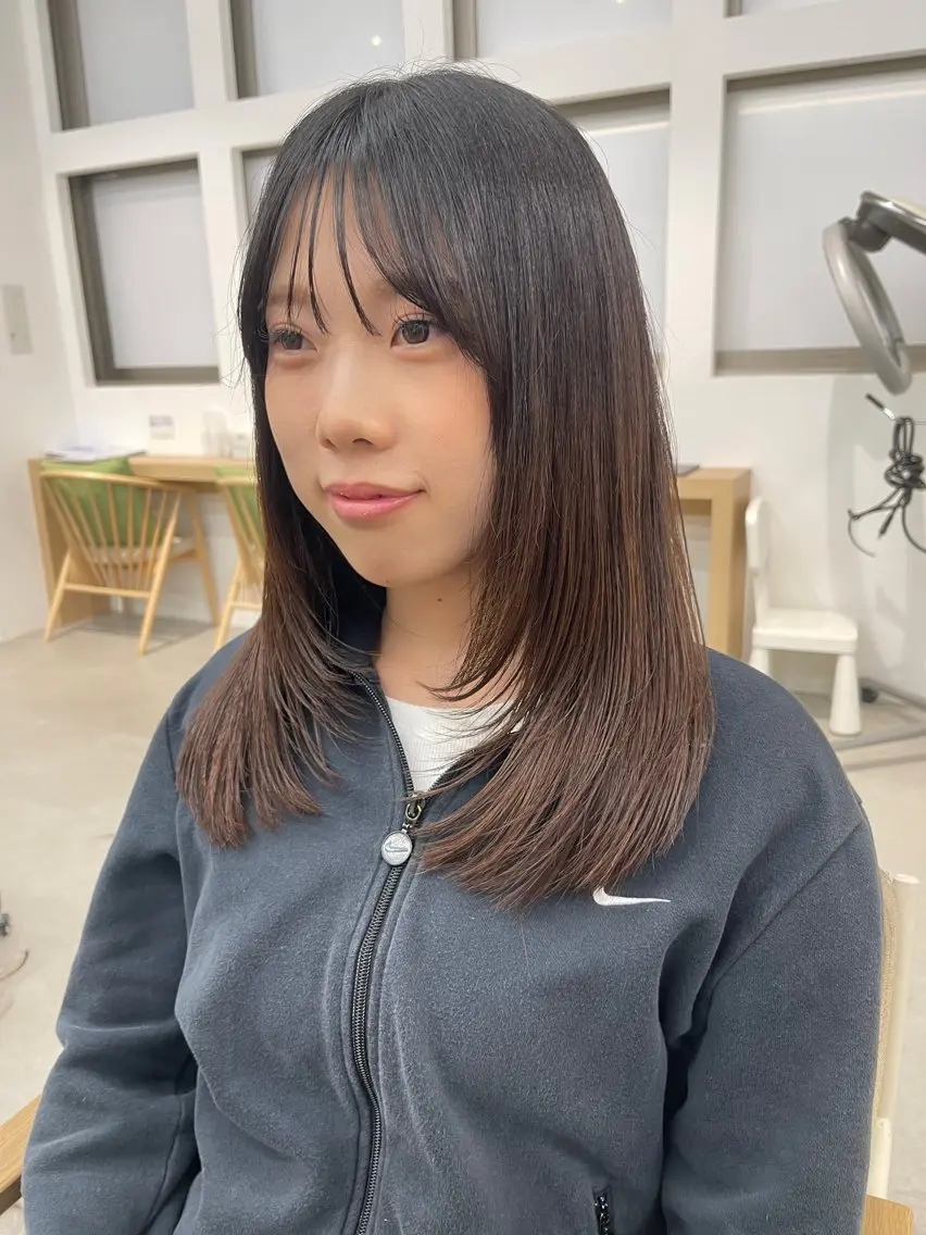 セミロング 遠藤 麻衣のヘアスタイル
