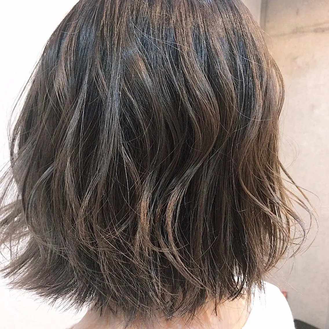 ショート カラー ブリーチ グレージュ 韓国ヘア☁️ mitsukiのヘアスタイル