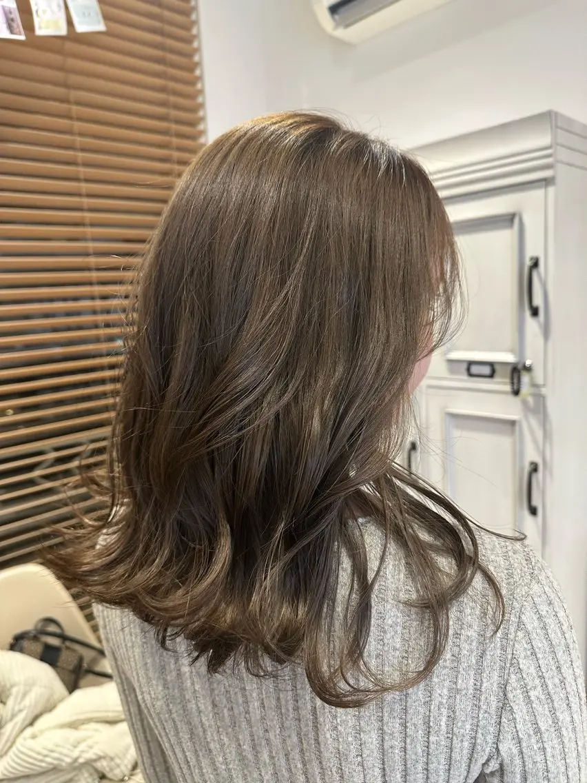 セミロング ヘアカラー 坂庭 美夢のヘアスタイル