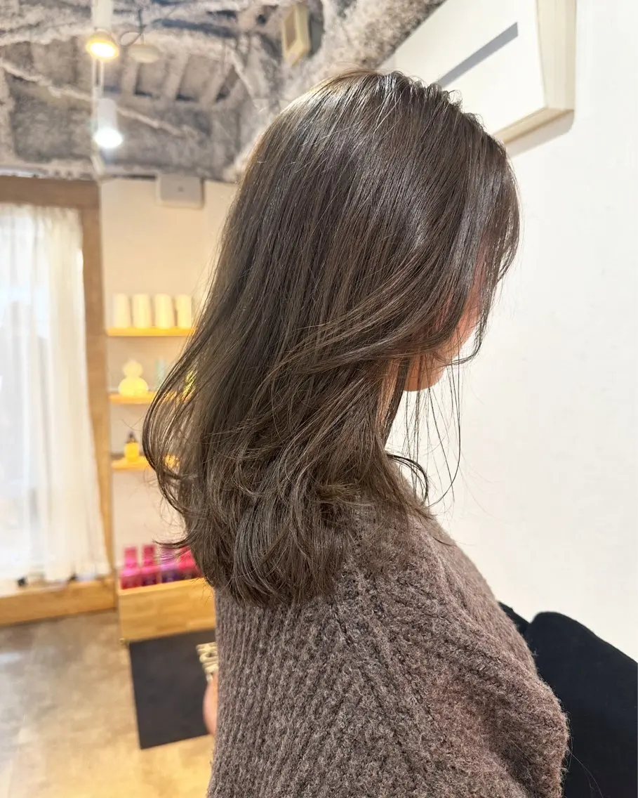 セミロング カラー カット ヘアカラー トリートメント TRENCH　相澤 果歩のヘアスタイル