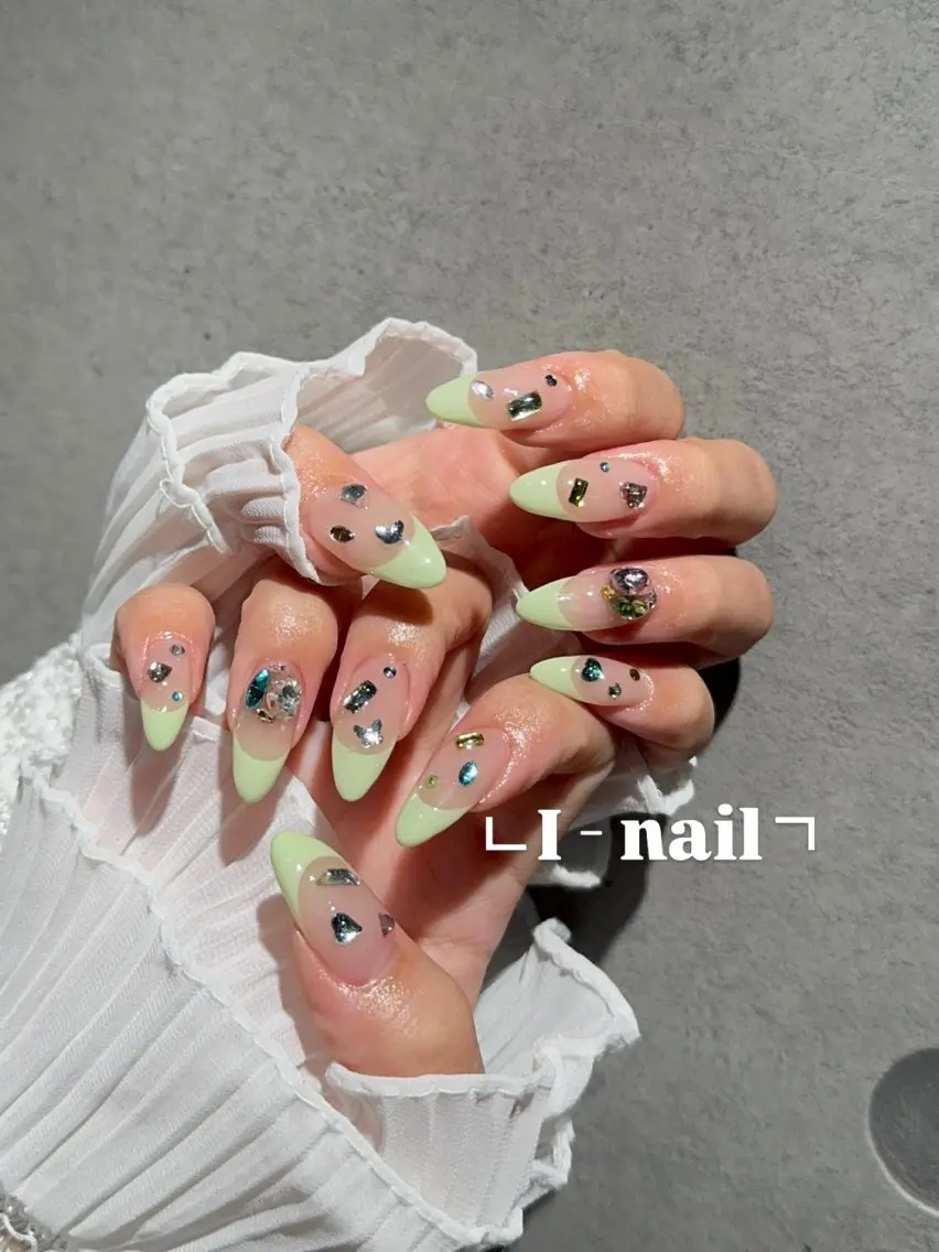 ネイル ハンドネイル I-nailロング /ワンホン/キラキラのネイルデザイン