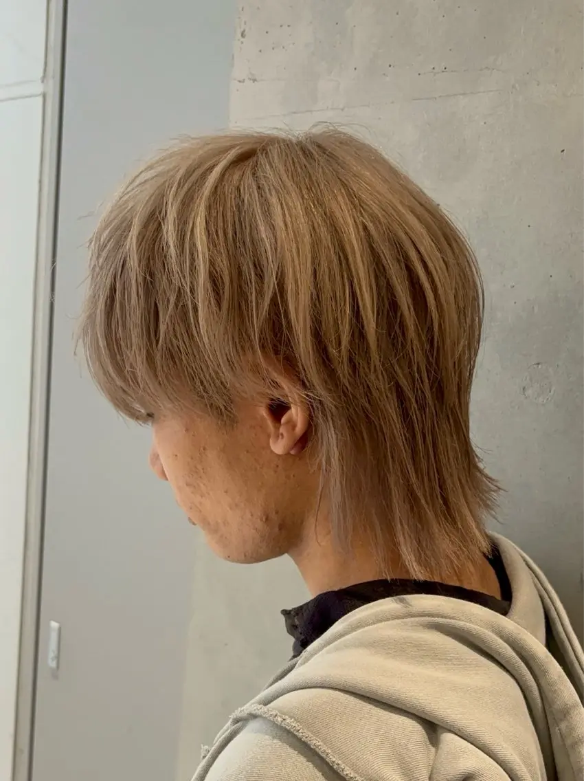 ショート カラー メンズ メンズウルフカット ベージュカラー ホワイトベージュ 似合わせカット ウルフカット 落ちる黒 森崎雄斗のヘアスタイル