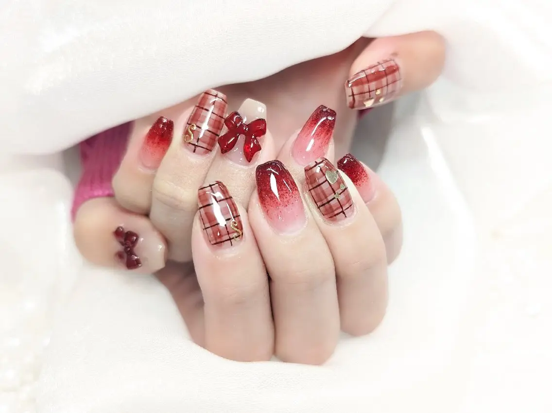 ネイル チークネイル 長さ出し フラッシュネイル フレンチネイル ジェルネイル Chouette Nailのネイルデザイン