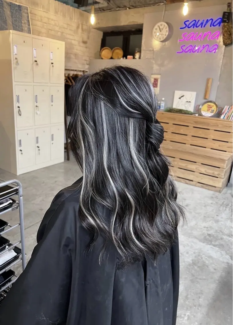 ロング カラー ヘアアレンジ ダークグレー ダークグレージュ グレージュ ハイライトカラー ハイライト ヘアカラー トリートメント 指名数No.1 /NAOYAのヘアスタイル
