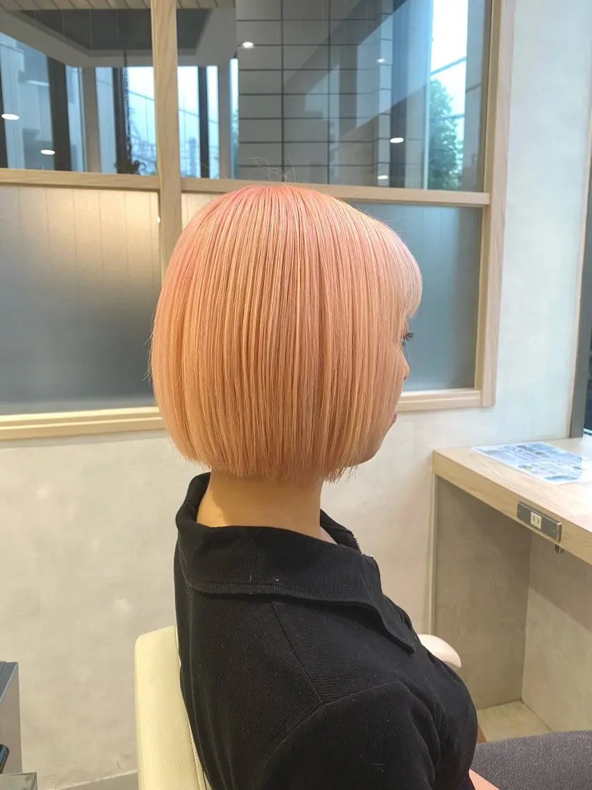 ショート カラー ブリーチ 透明感カラー ハイトーンカラー ピンクカラー ホワイトピンク カット ヘアカラー トリートメント 低ダメージ施術/ 🐮牛木 史裕🐮のヘアスタイル