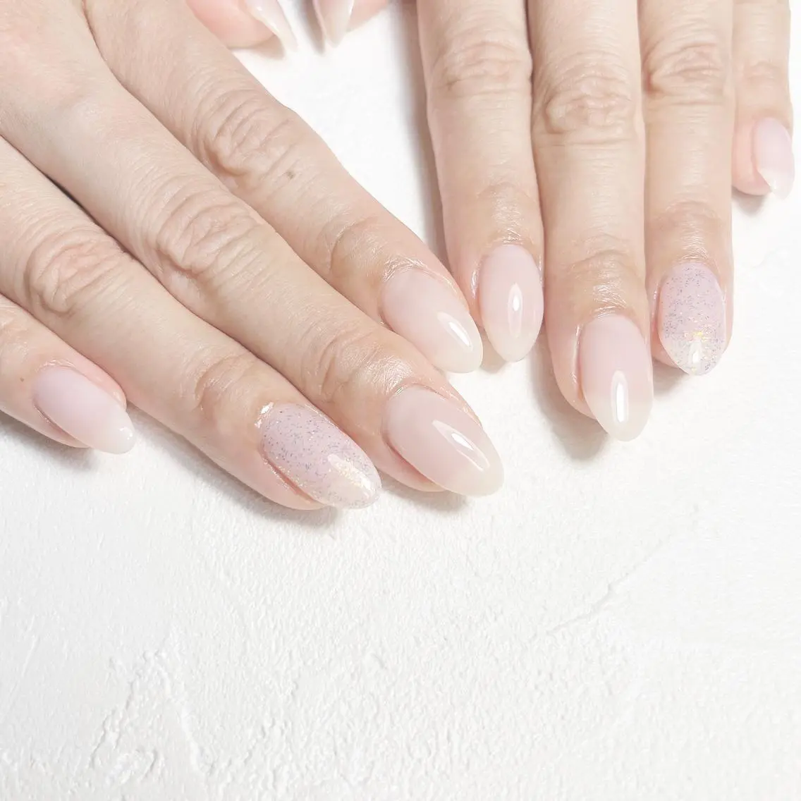 ネイル オーロラネイル ラメ(グリッター) ワンカラーネイル ワンホンネイル Room nailのネイルデザイン