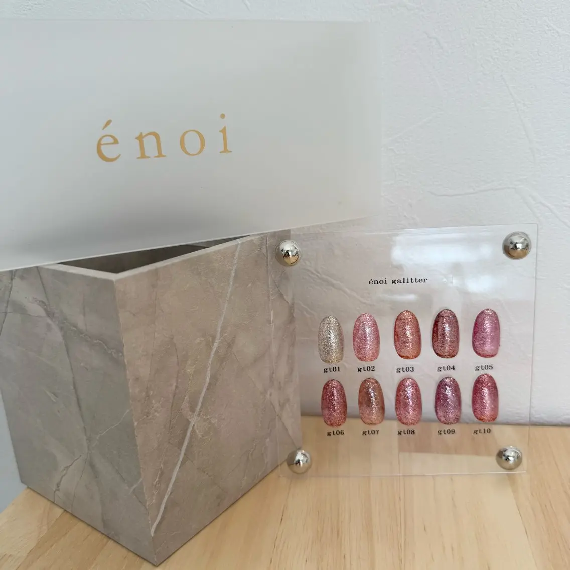 【HANDオフあり】  SNSで大人気　énoi ギャリッター💗🎀🍓🐰🌷　ご新規様＆3週間以内OFF無料♡の写真
