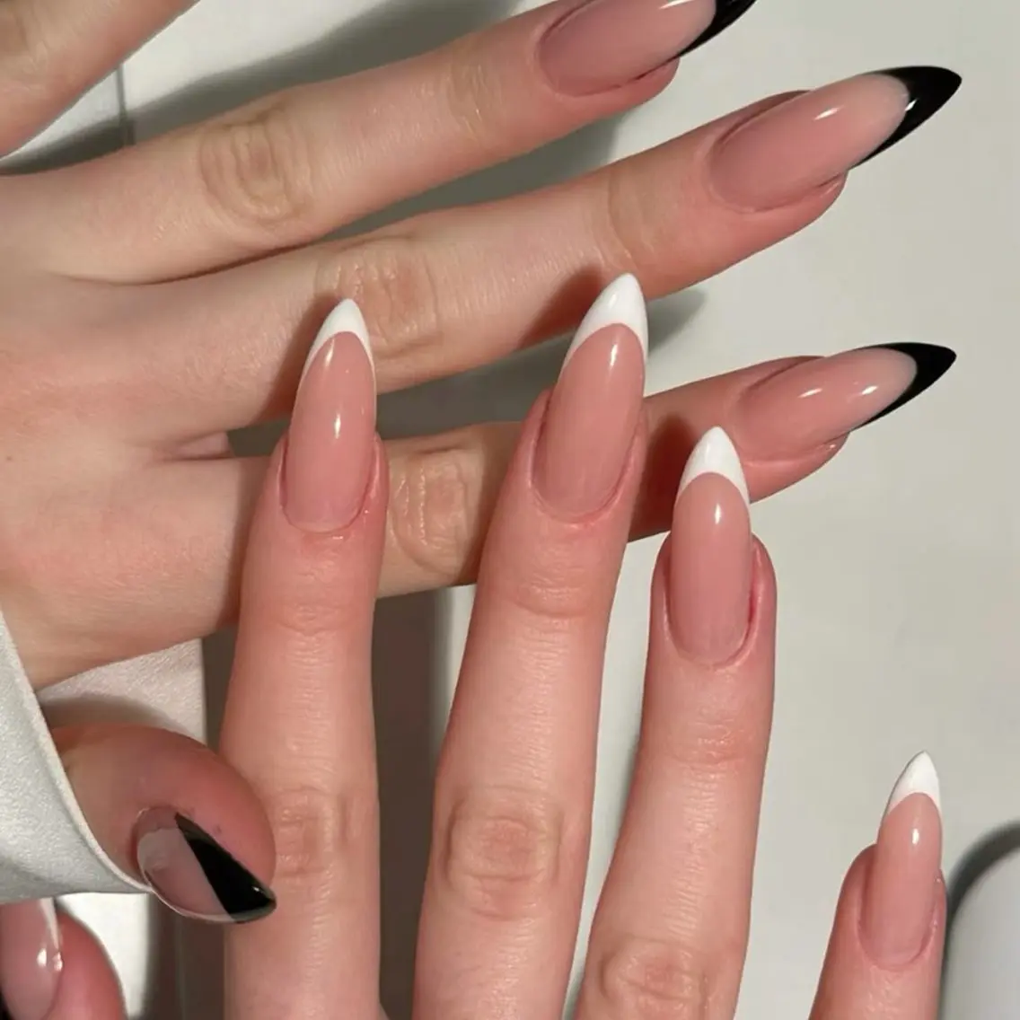 ネイル フットネイル フレンチネイル ハンドネイル LAVISH manaのネイルデザイン