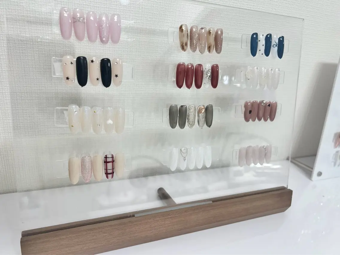 ネイル オーロラネイル チークネイル 長さ出し フットネイル フレンチネイル Nail&Eyela sh Nanaのネイルデザイン