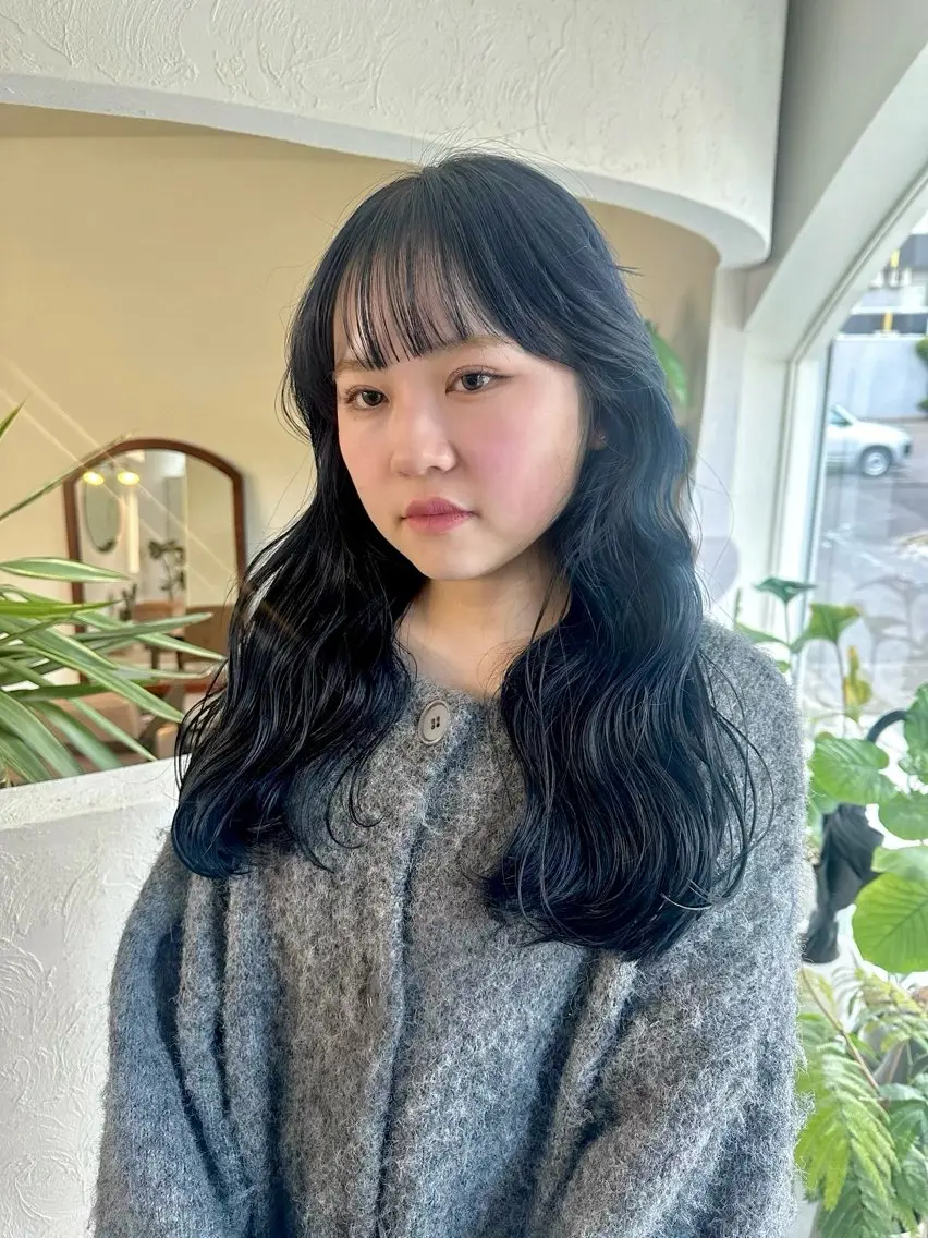 ロング カラー 黒髪 ブリーチ ブルーカラー ブルーブラック ヘアカラー トリートメント karen 🌷名古屋、名駅のヘアスタイル