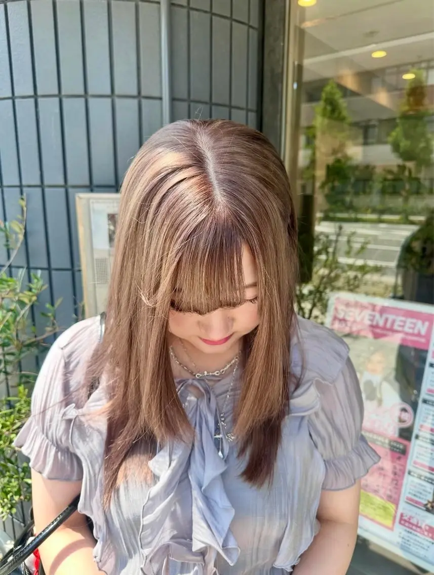 セミロング カラー カット ヘアカラー 淡い暖色カラー🩰 girly ♡ ノアのヘアスタイル