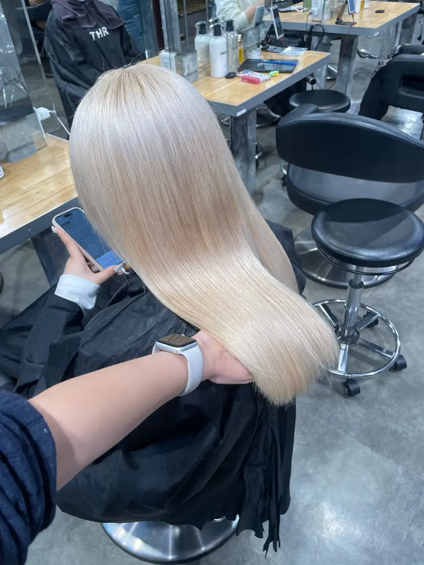 セミロング カラー ヘアカラー トリートメント ハイトーン 横浜💞ミオのヘアスタイル