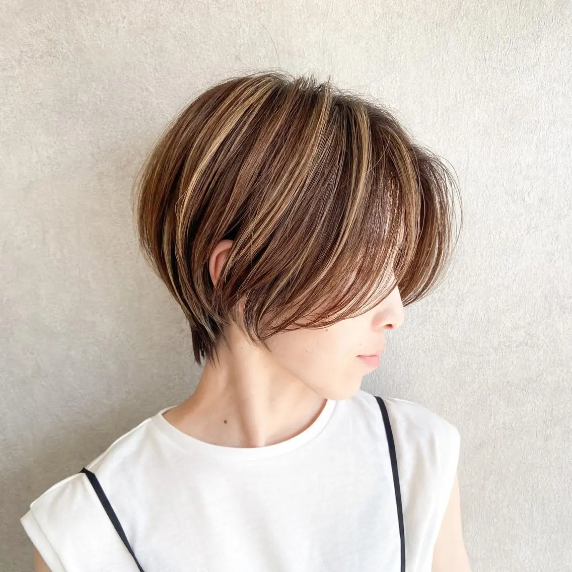 ショート ハイライト 松本 千夏のヘアスタイル