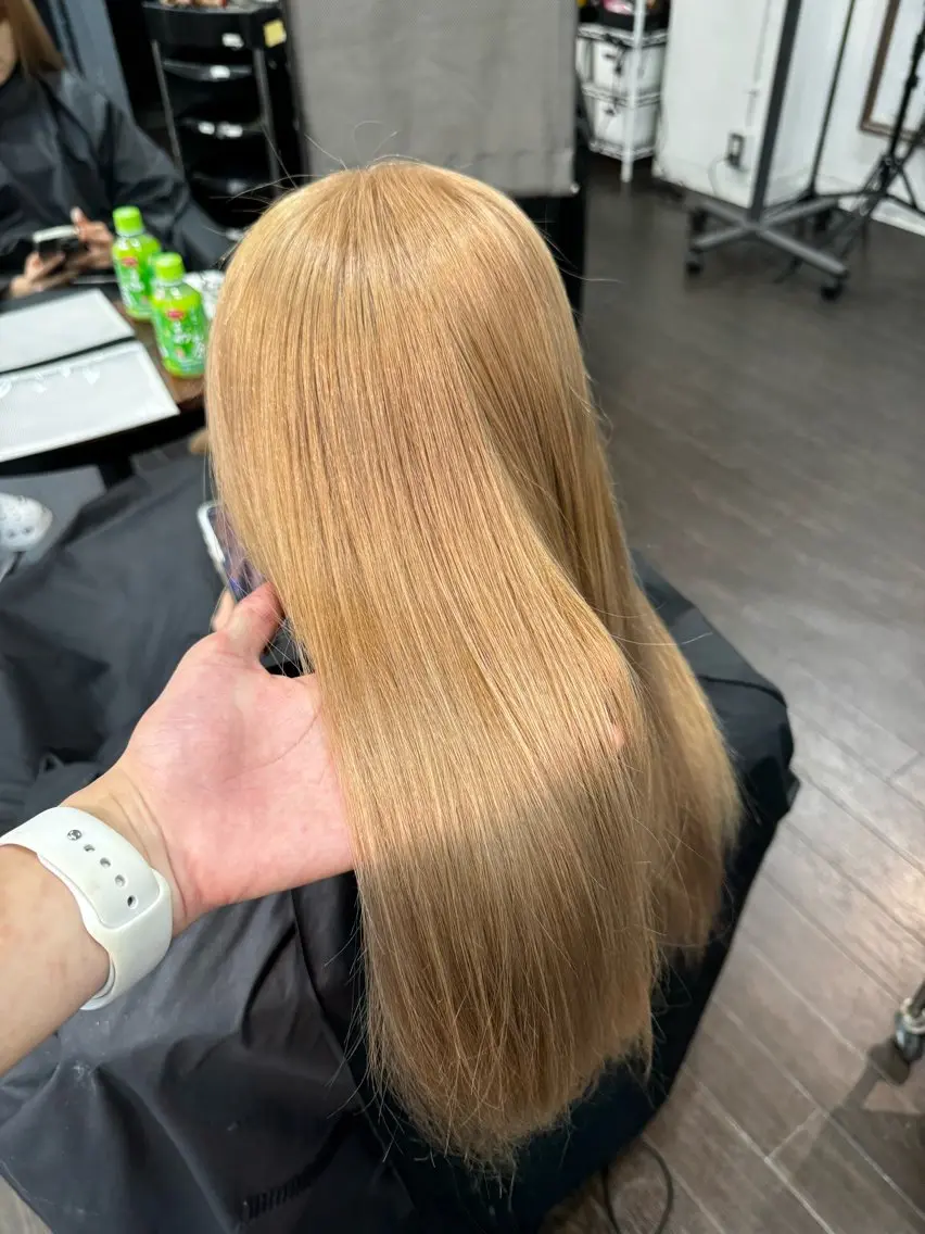 ロング カラー ベージュカラー ブリーチ ブロンド 透明感カラー ミルクティーベージュ ヘアカラー Lima/ハイトー ン/心斎橋/長堀橋のヘアスタイル