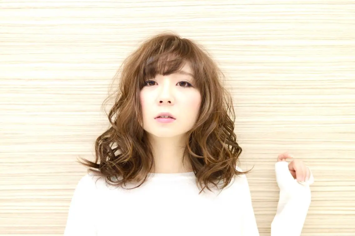 セミロング カラー パーマ テラモト カズヨシのヘアスタイル