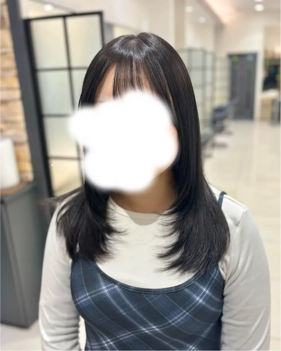 ミディアム カラー ミディアムレイヤー 黒髪 透明感カラー レイヤーカット SLASHスラッシュ 辻村  彩華のヘアスタイル