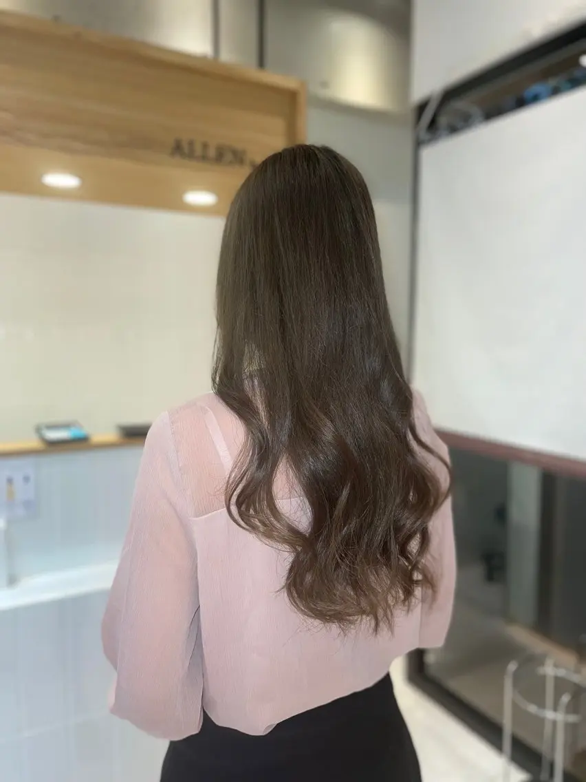 ロング カラー ヘアカラー トリートメント 小島 仁美のヘアスタイル