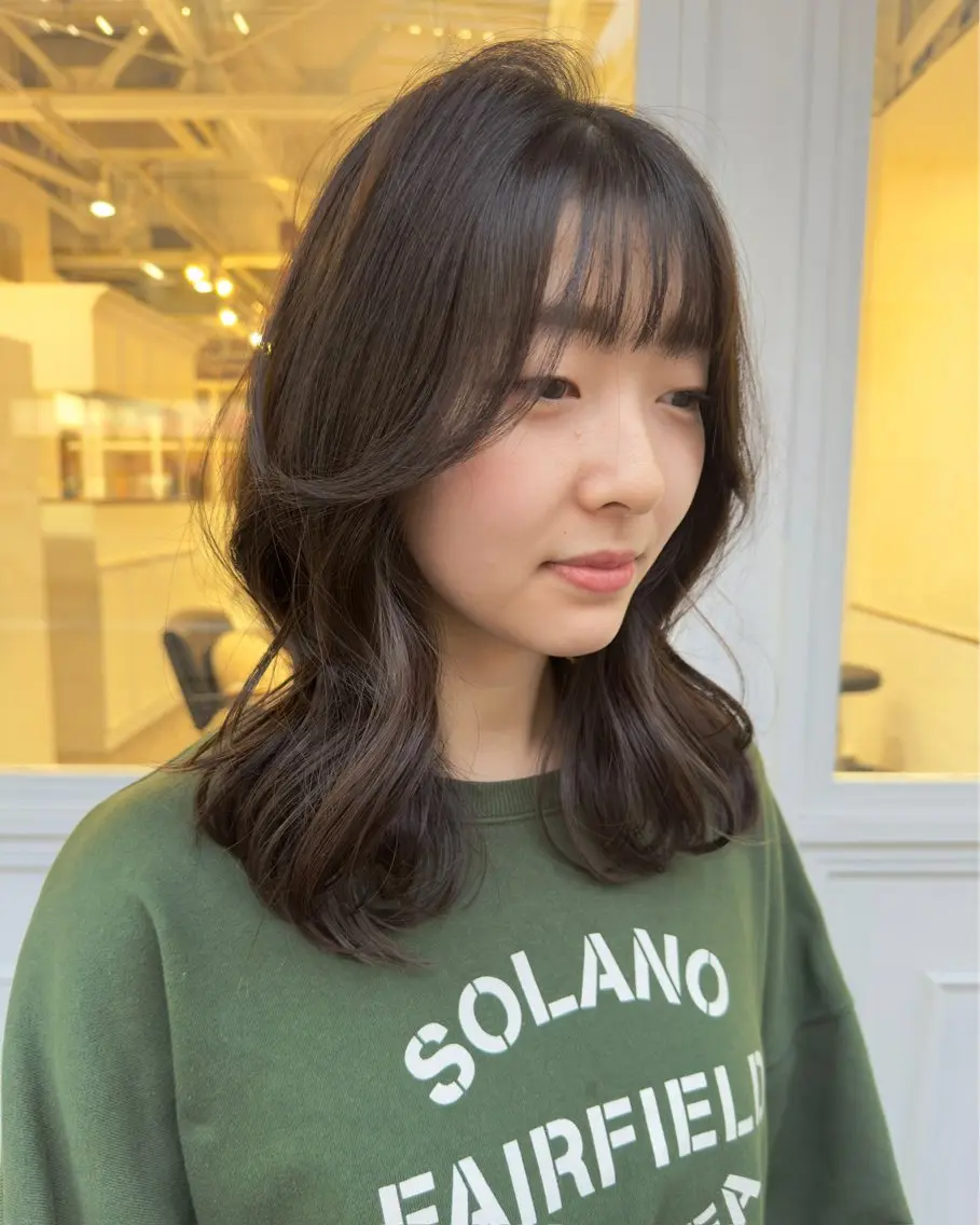 ミディアム アッシュ アッシュブラウン ROMEO 京橋のヘアスタイル