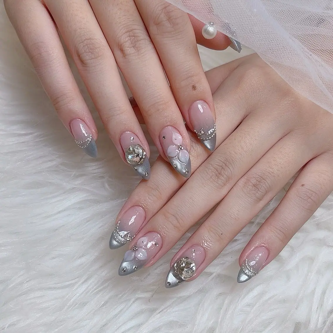 ネイル フラワーネイル フレンチネイル シルバー シンプルネイル ブライダルネイル Sora NAILのネイルデザイン