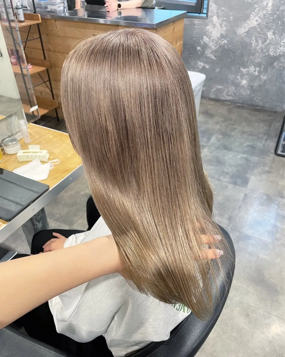 セミロング カラー ヘアカラー ハイトーン 横浜💞ミオのヘアスタイル