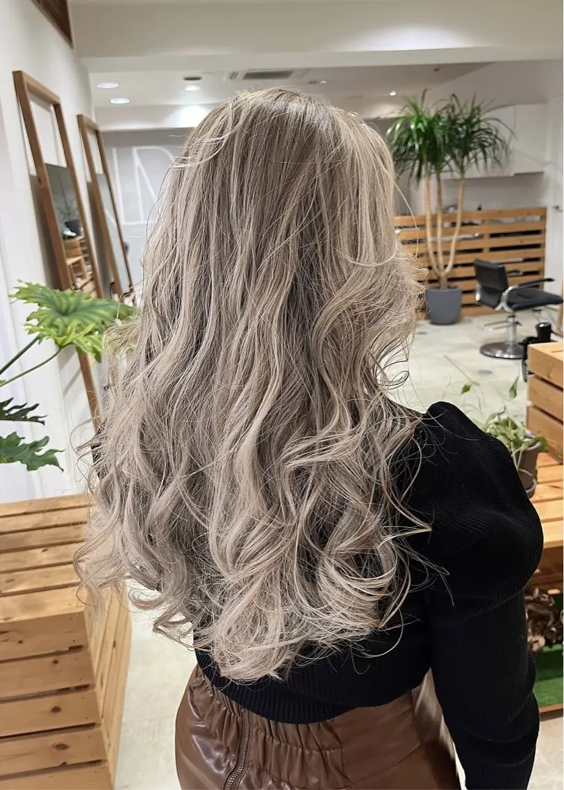 ロング カット ヘアカラー トリートメント Lino by hoNuaのヘアスタイル