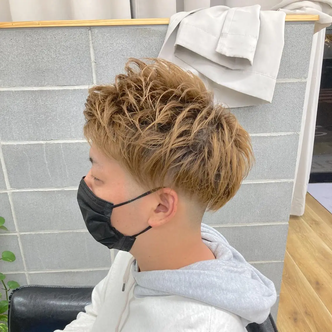 ショート カラー メンズ フェードカット メンズハイトーン ハイトーンカラー メンズ特化/垣見 隼人のヘアスタイル