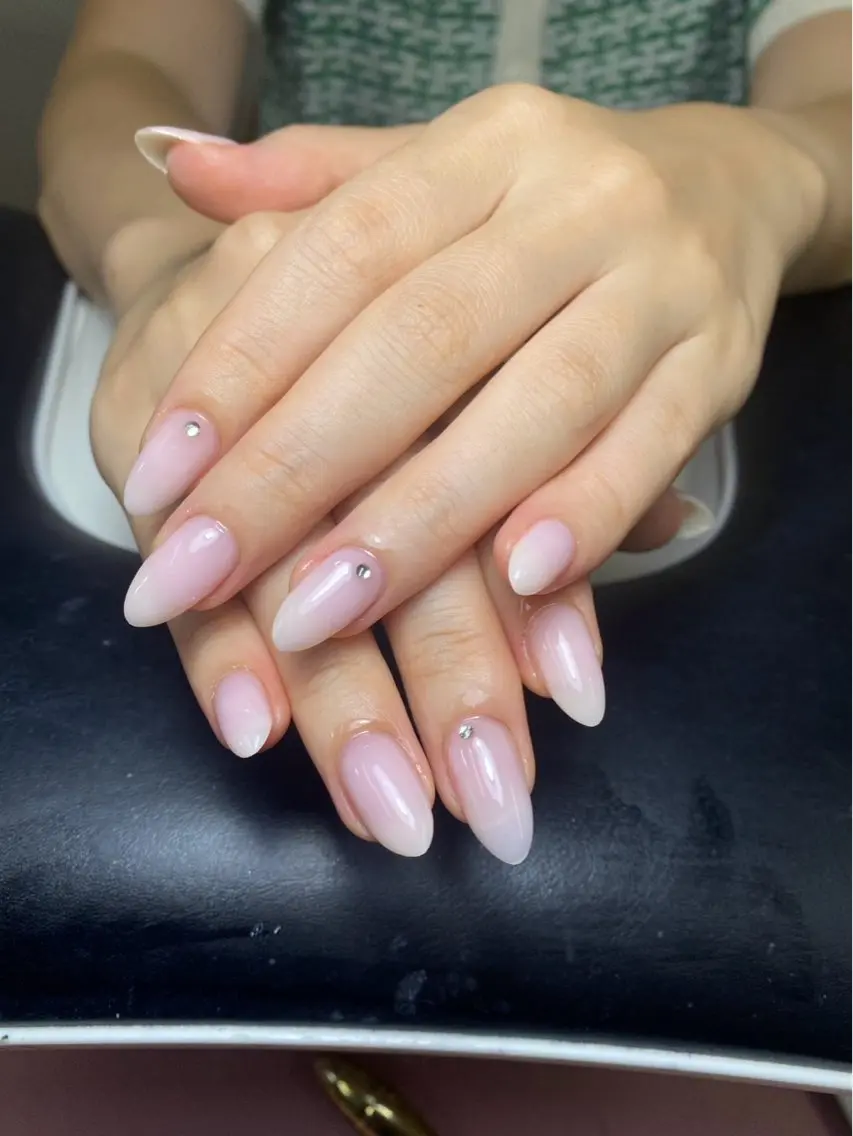 ネイル チークネイル 長さ出し フットネイル ジェルネイル 卒業式 𝓐𝓷𝓻𝓲 XiinhNailのネイルデザイン