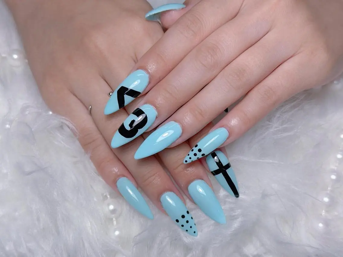 ネイル アートネイル フレンチネイル キラキラネイル 韓国ネイル ロングネイル ハンドネイル ハンドケア Mika Nails 心斎橋のネイルデザイン