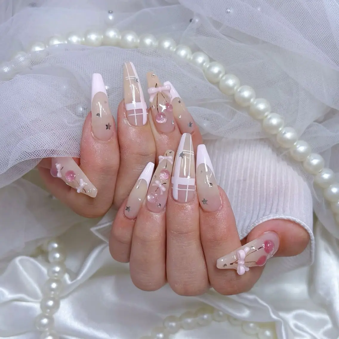 ネイル チークネイル ドット フットネイル フレンチネイル グラデーション ハンドネイル ハンドケア Nihonthy Nail 新宿のネイルデザイン