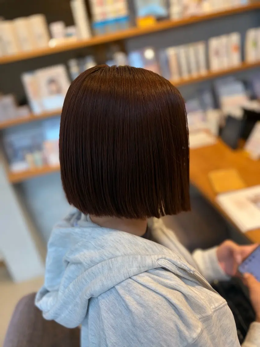 ミディアム カラー 切りっぱなしボブ ブラウンカラー ボブ ヘアカラー momoka オリーブ/ベージュのヘアスタイル