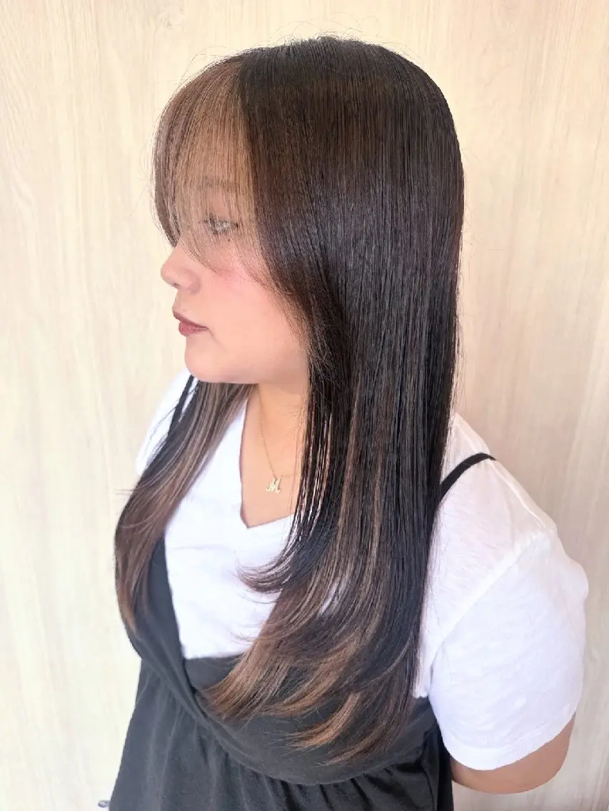セミロング ミストバング ヘアカラー MI NAのヘアスタイル